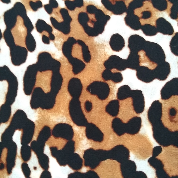 Talbots Womens Short Sleeve Animal print Sz Large Animal Print Blouse - Picture 7 of 7